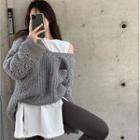 Sleeveless T-shirt / Cable Knit Sweater / Leggings