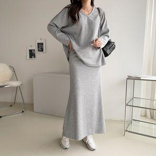 V-neck Top & Trumpet-hem Skirt Loungewear Set