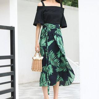 Set: Off Shoulder Short-sleeve T-shirt + Printed Midi Skirt