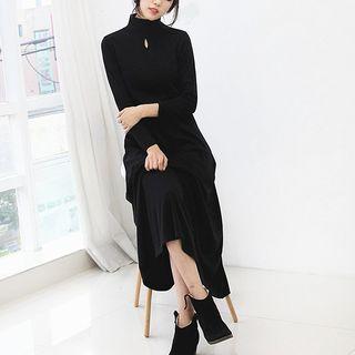 Keyhole Front High Neck Long-sleeve A-line Maxi Dress