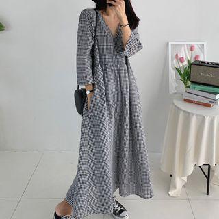 3/4-sleeve V-neck Check Midi Shift Dress