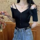 Short-sleeve V-neck Knit Off-shoulder Top