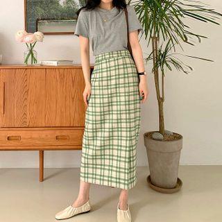 Short-sleeve T-shirt / Plaid Midi A-line Skirt