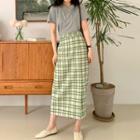 Short-sleeve T-shirt / Plaid Midi A-line Skirt