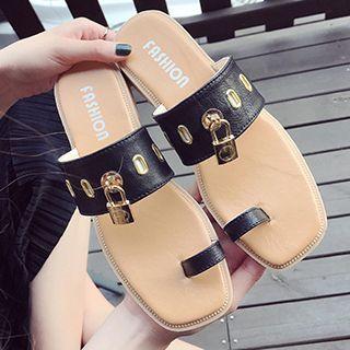 Lock Pendant Loop Toe Slide Sandals