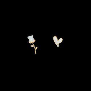 Flower Heart Asymmetrical Alloy Earring 1 Pair - Gold & White - One Size
