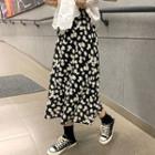 Eyelet Lace V-neck Short-sleeve Top / Floral Skirt
