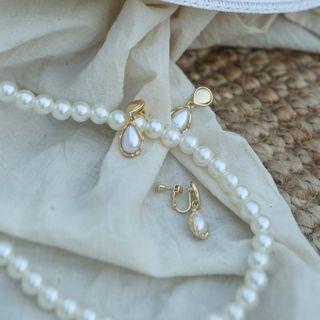 Droplet Ear Stud