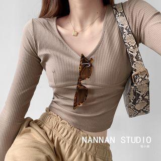 Deep V-neck Slim-fit Crop Knit Top
