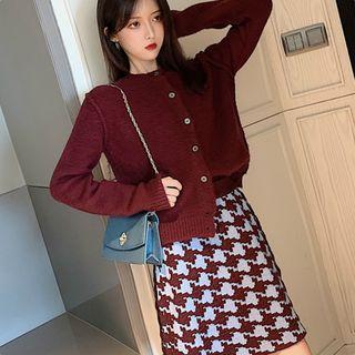 Plain Cardigan / Houndstooth Skirt