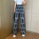 Short-sleeve Cropped T-shirt / Patterned Wide-leg Pants