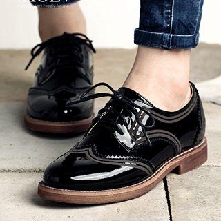 Lace-up Wingtip Patent Shoes