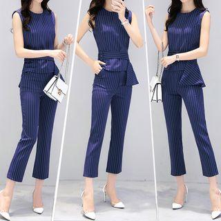 Set: Buckled Sleeveless Top + Carpi Pants