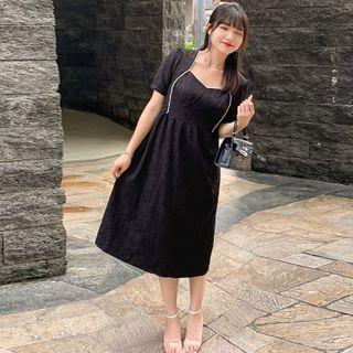 Short-sleeve Square-neck Plain Embossed Dress