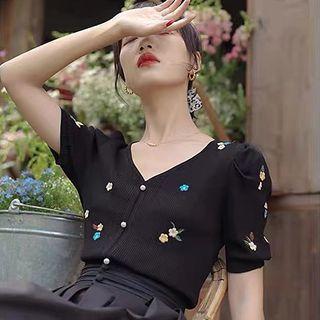 Short-sleeve V-neck Embroidered Printed Knit Top
