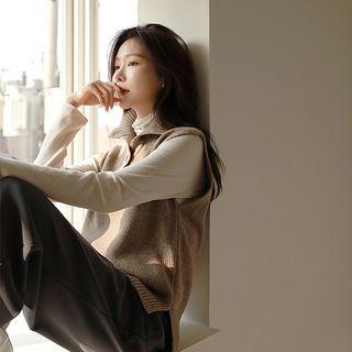 Turtle-neck Button-trim Sweater Vest