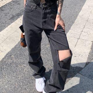 Short-sleeve Collared T-shirt / Distressed Straight Leg Jeans