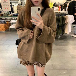 V-neck Sweater / Leopard Print Mini Pencil Skirt