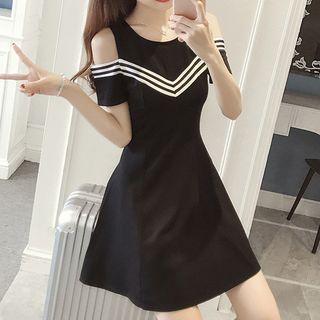 Chevron Open Shoulder Short-sleeve Dress