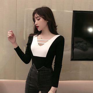 Long-sleeve Color Panel V-neck T-shirt