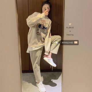 Printed Sweatshirt / Corduroy Straight-leg Pants