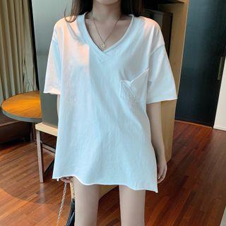 Short-sleeve Pocketed V-neck T-shirt