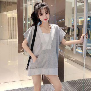 Set: V-neck Short-sleeve T-shirt + Elastic-waist Shorts Gray - One Size