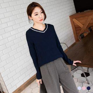 V-neck Stripe-embossed Top