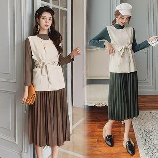Set: Mock Neck T-shirt + Pleated Skirt + Knit Vest