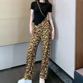 Plain Asymmetric Short-sleeve T-shirt / Floral Straight Cut Pants