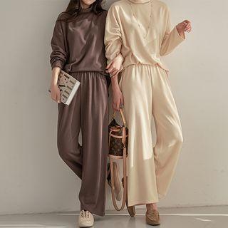 Set: High-neck Boxy T-shirt + Wide-leg Pants