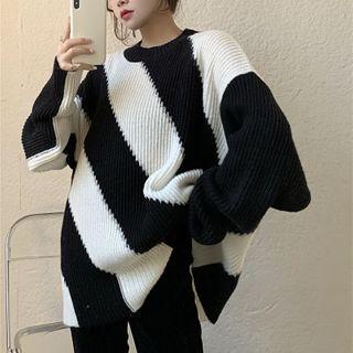 Round Neck Two-tone Loose-fit Sweater