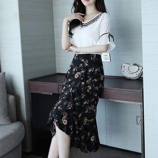 Set: Elbow-sleeve Contrast Trim Blouse + Floral Print Ruffle Midi A-line Skirt