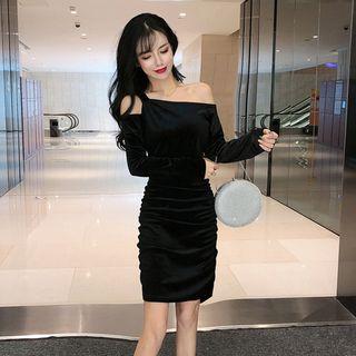 Single-shoulder Long-sleeve Velvet Sheath Dress