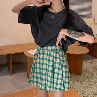 Elbow-sleeve Plain T-shirt / Plaid Pleated Mini A-line Skirt