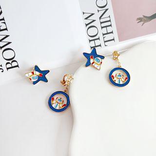 Non-matching Alloy Astronaut Dangle Earring