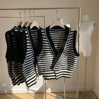 Double Breasted Striped Sweater Vest Black & White - One Size