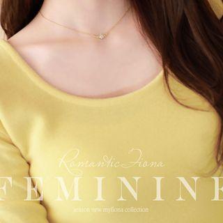 U-neck Slit-side Slim Knit Top