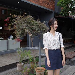 Elbow-sleeve Tie-front Floral Top