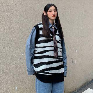 Patterned Sweater Vest / Neck Tie Shirt