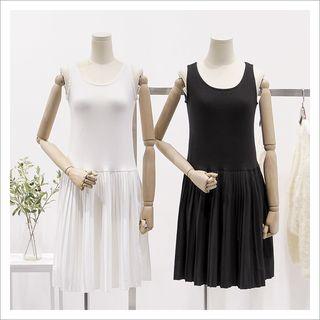 Plain Pleated Sleeveless Dress