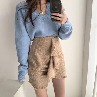 Plain V-neck Sweater / Ruffled Fitted Mini Skirt