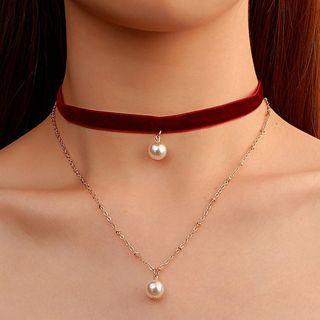Faux Pearl Pendant Layered Velvet Choker Necklace