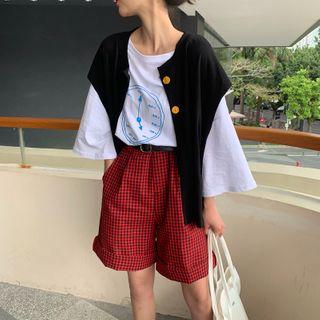 Printed 3/4-sleeve T-shirt / Plaid Shorts / Vest