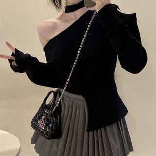 Long-sleeve Off-shoulder Asymmetrical T-shirt / Pleated Mini A-line Skirt