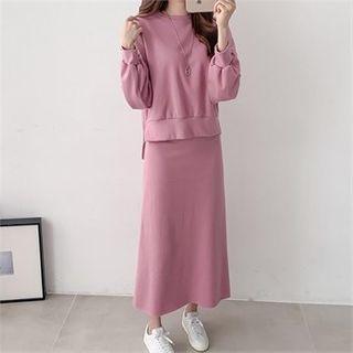 Set: Dip-back Napped Pullover + A-line Skirt