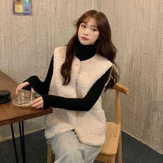 Fleece Buttoned Vest / Long-sleeve Turtleneck Top
