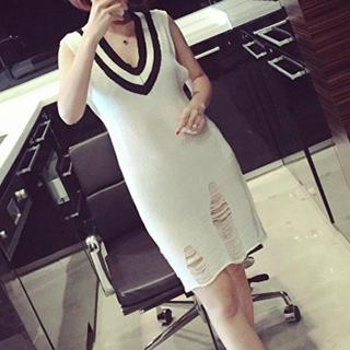 Sleeveless V-neck Knit Dress