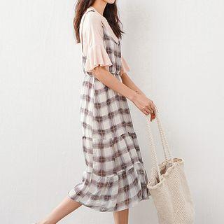 Set: Plain Elbow Sleeve T-shirt + Plaid Spaghetti Strap Midi Dress White - One Size