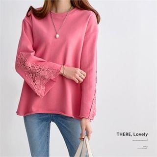 Drop-shoulder Crochet-seelve T-shirt